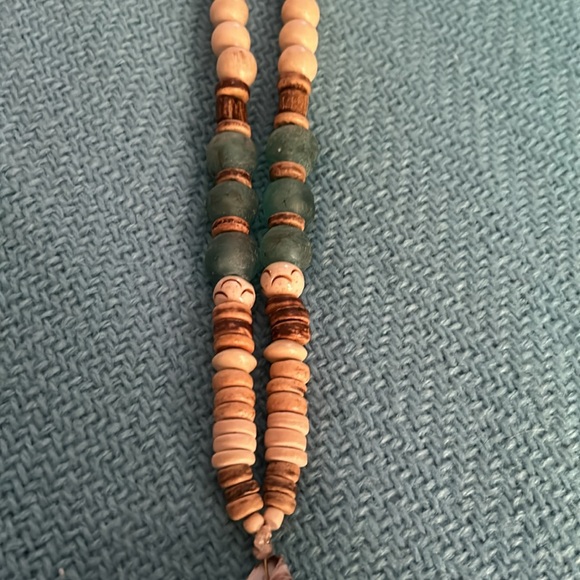 Shell Necklace - Picture 4 of 5